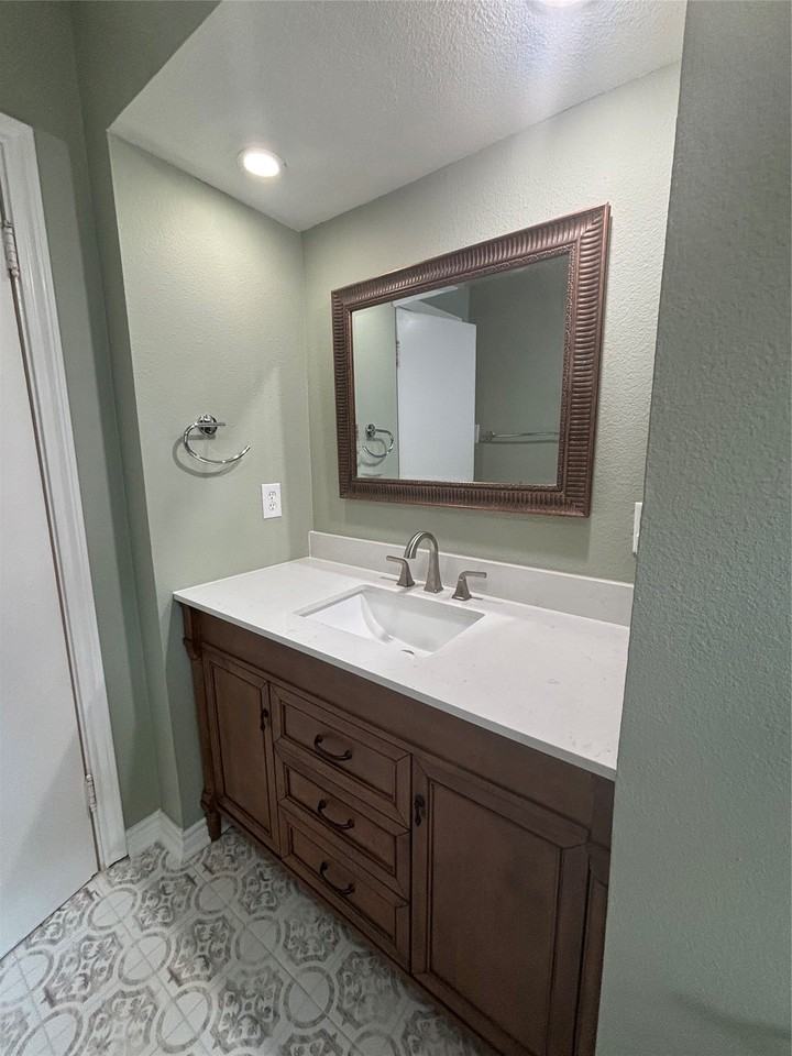1017 Denton St - Photo 6 of 8