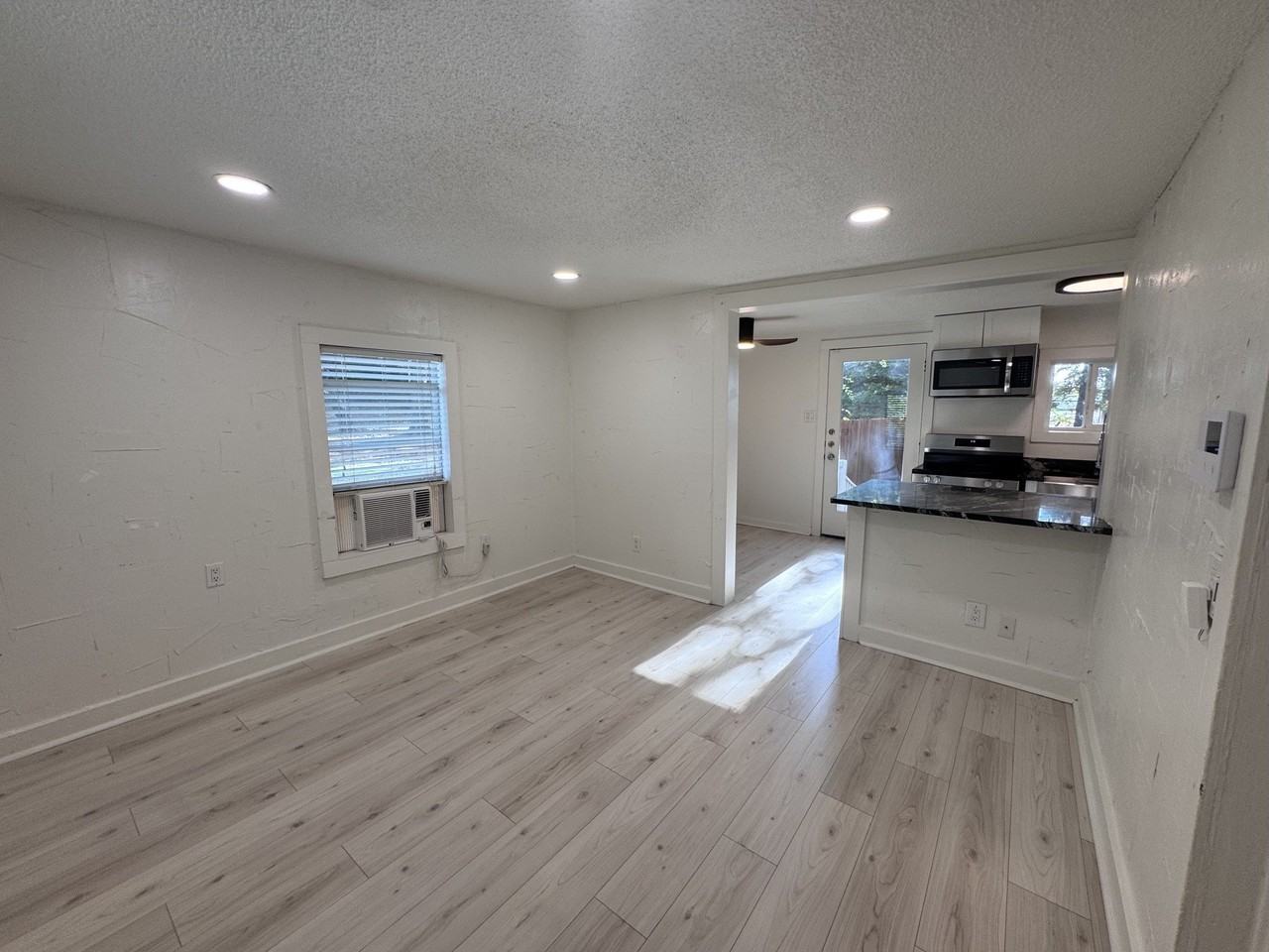 331 Frosty Hollow Rd - Photo 7 of 40