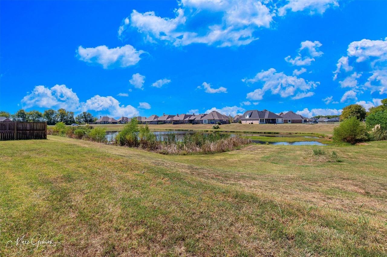319 Newport Ln - Photo 3 of 5