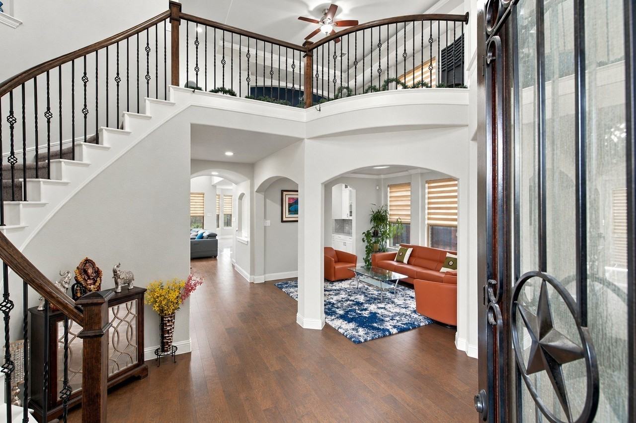 7211 Arches Ave - Photo 3 of 39