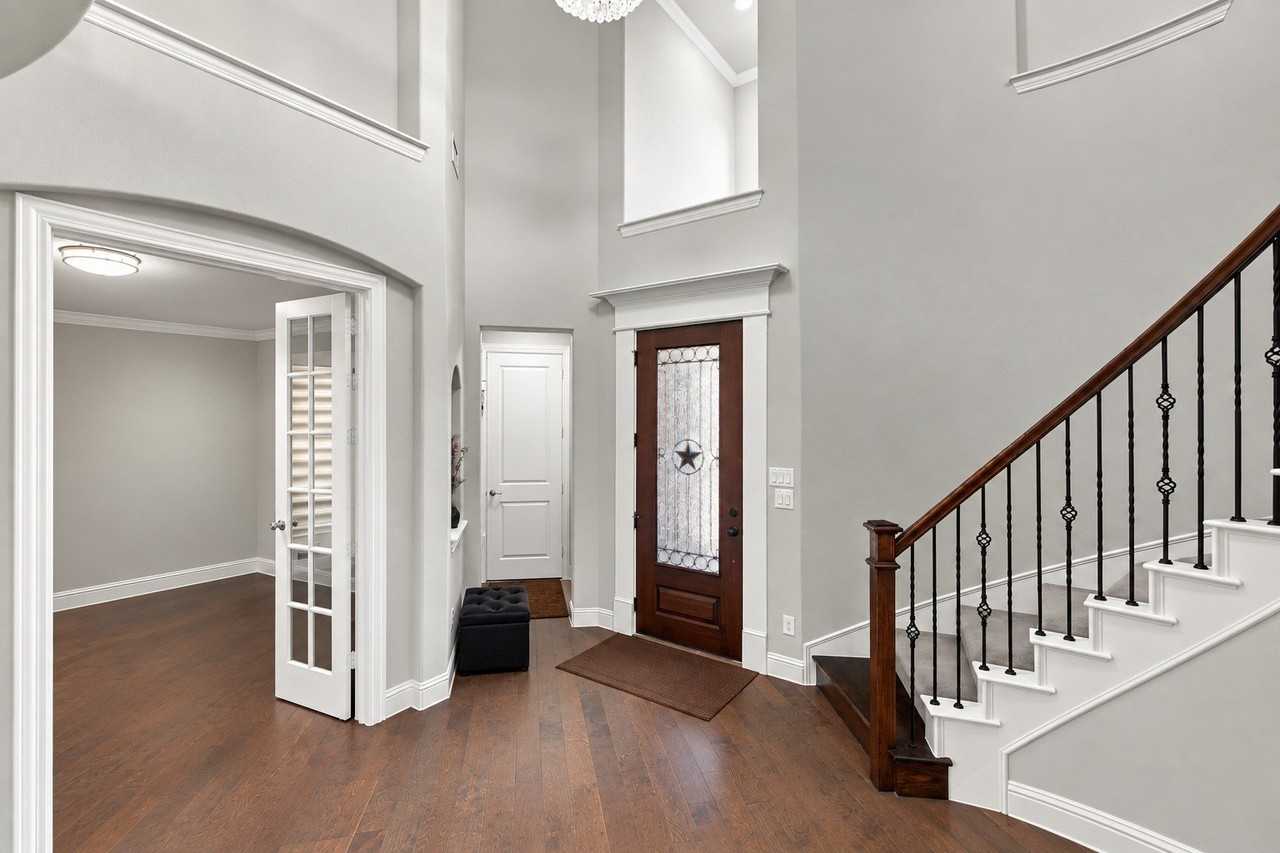 7211 Arches Ave - Photo 4 of 39