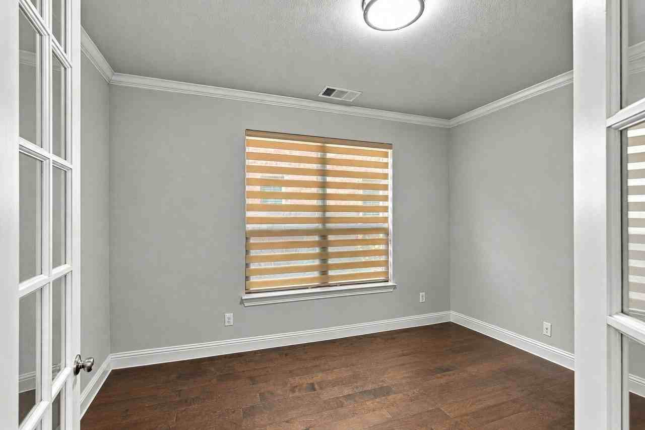 7211 Arches Ave - Photo 5 of 39