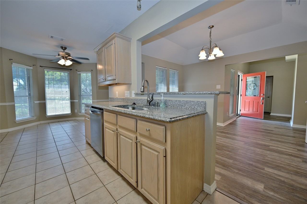 211 Barbara Way - Photo 4 of 40
