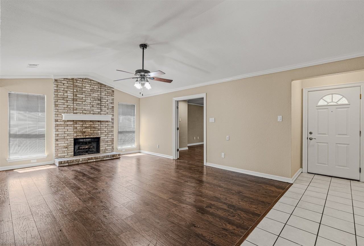 214 Mapleridge Dr - Photo 3 of 22