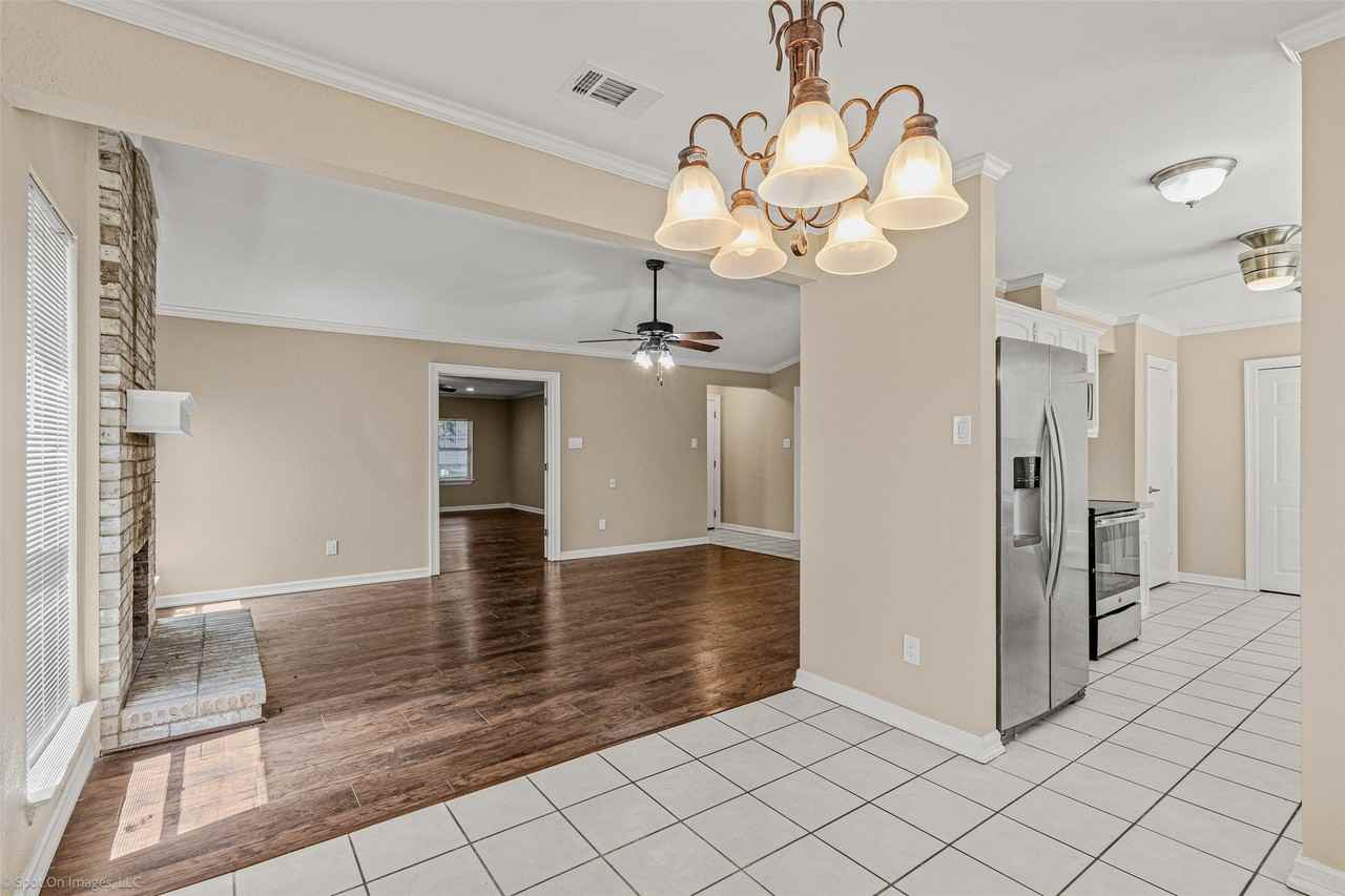 214 Mapleridge Dr - Photo 6 of 22