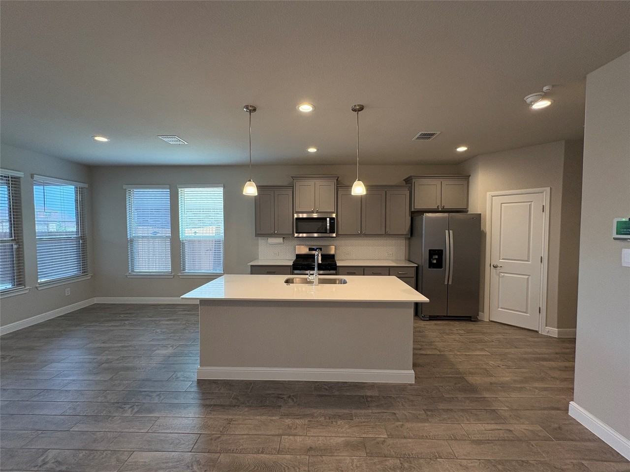 5291 Crystal Lake Ave - Photo 4 of 13