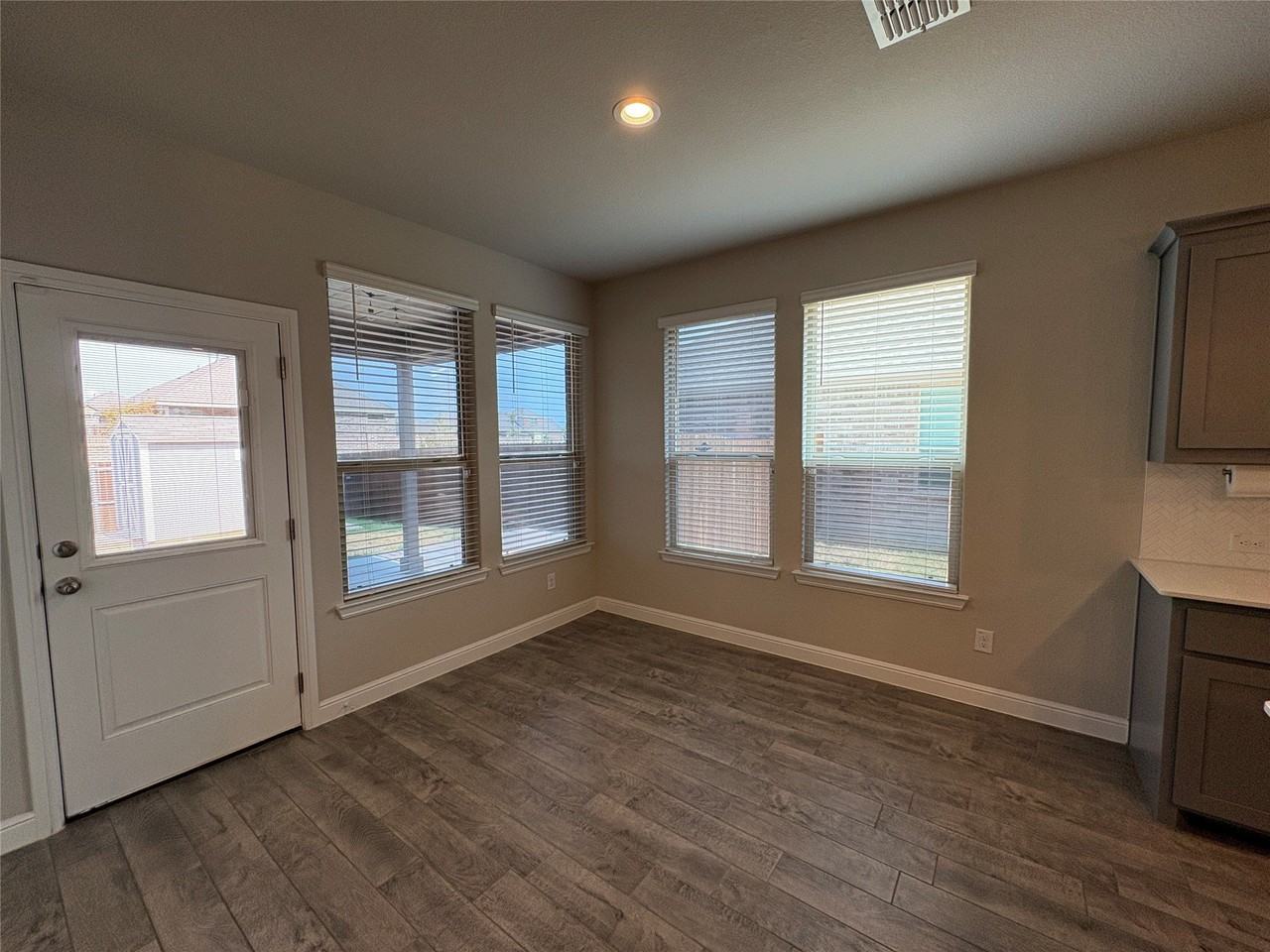 5291 Crystal Lake Ave - Photo 5 of 13