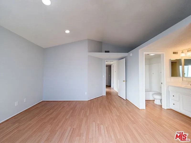 20021 Kent Lane - Photo 2 of 8