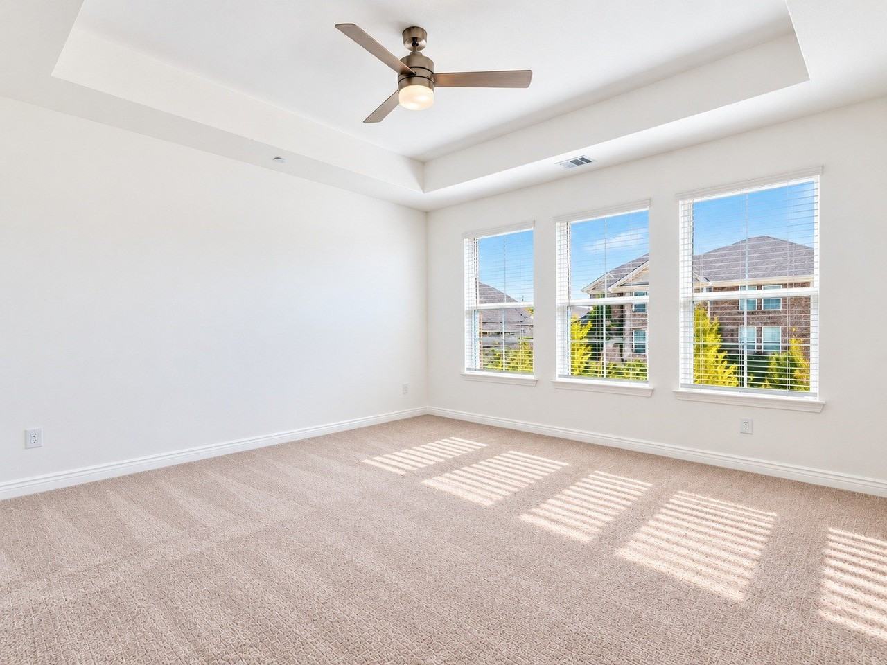 1026 Stockton Dr - Photo 4 of 10