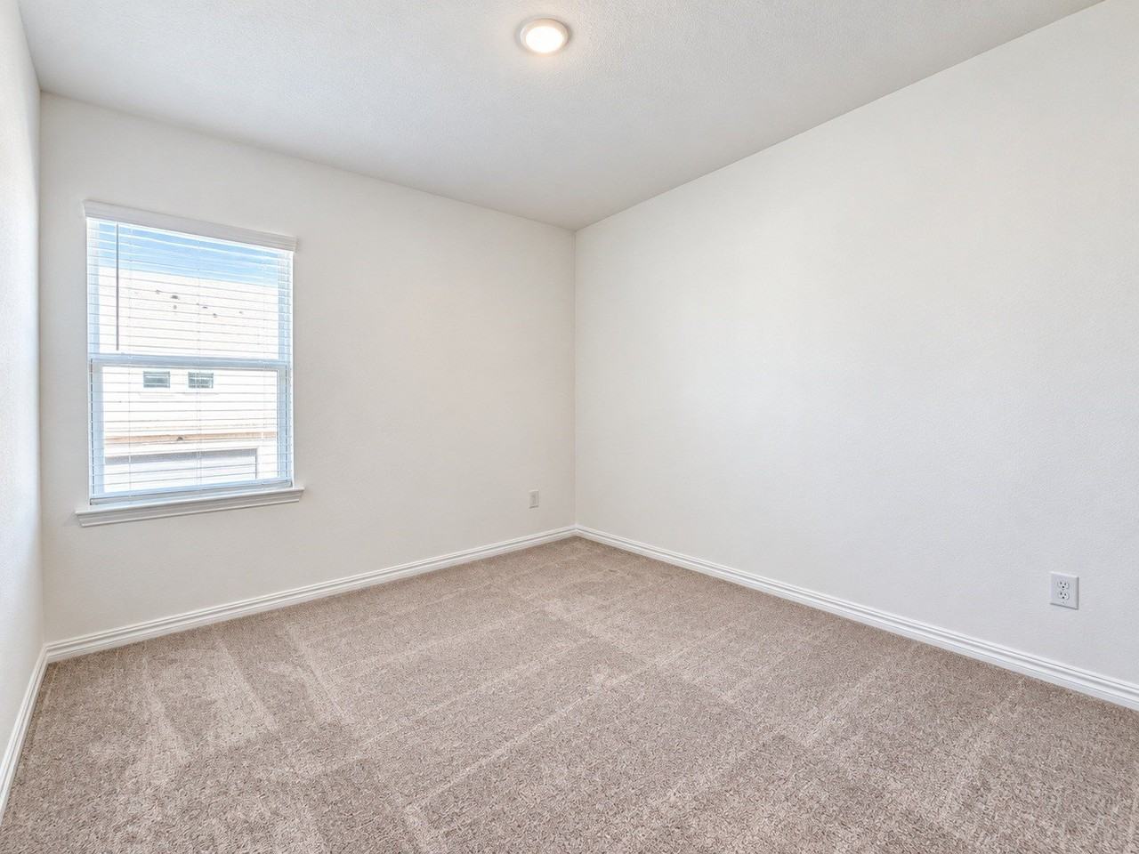 1026 Stockton Dr - Photo 7 of 10