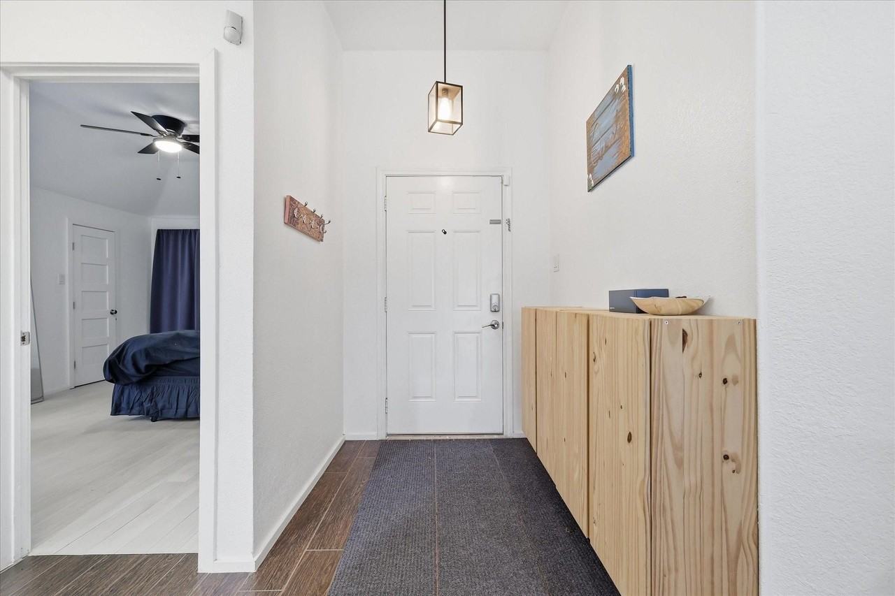 1614 Sunswept Ter - Photo 2 of 14