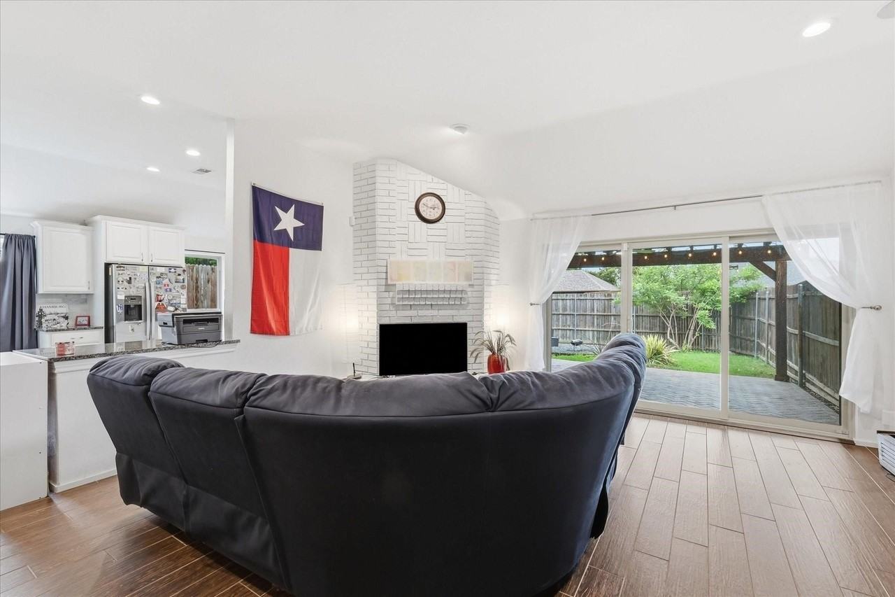 1614 Sunswept Ter - Photo 3 of 14