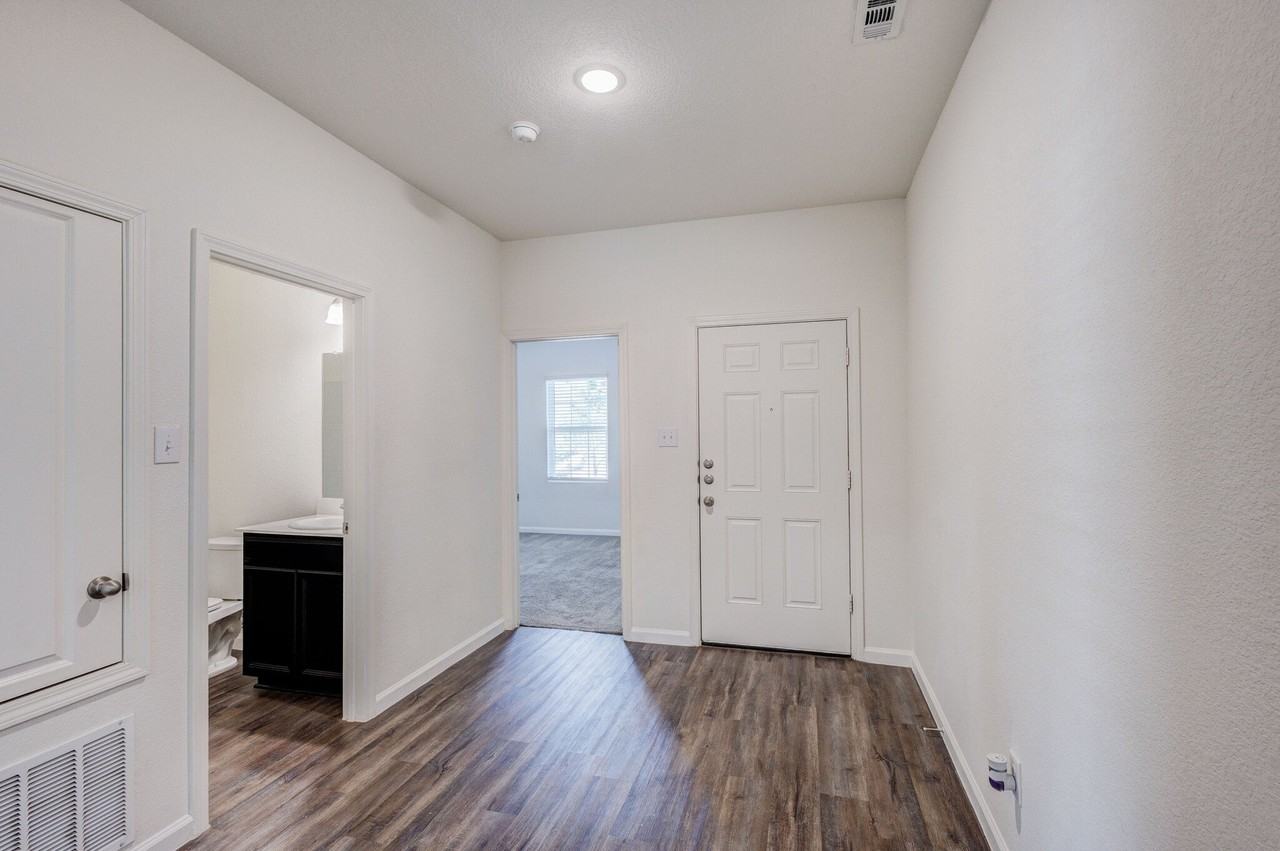 817 Cedar Elm Dr - Photo 3 of 25