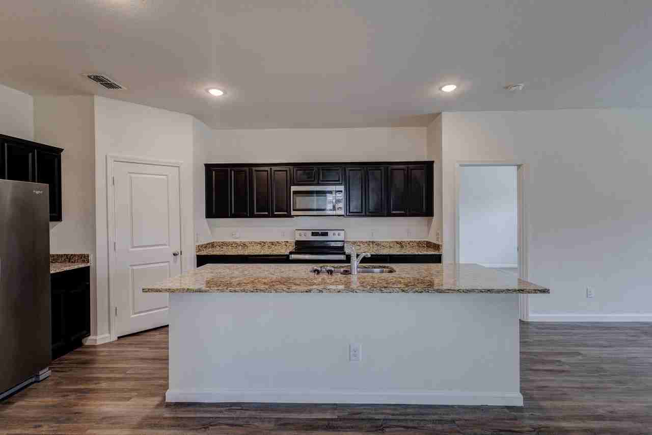 817 Cedar Elm Dr - Photo 5 of 25