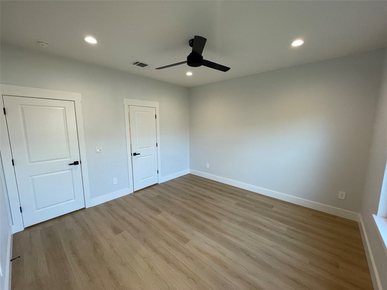 4918 Dry Creek Rd - Photo 5 of 14
