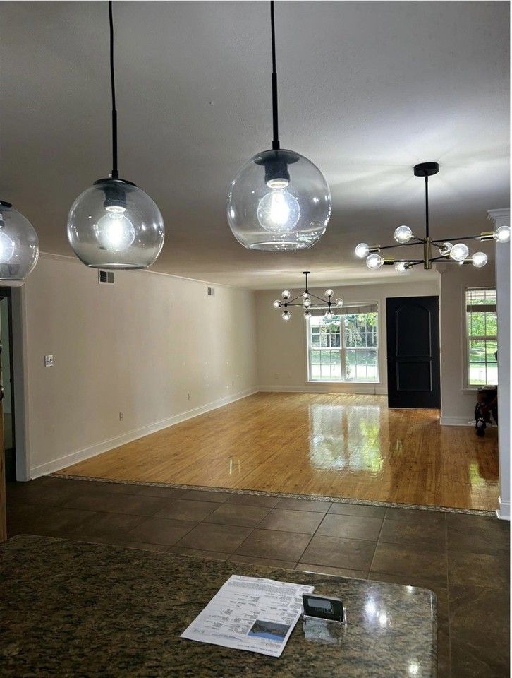 211 Francis Dr - Photo 2 of 21