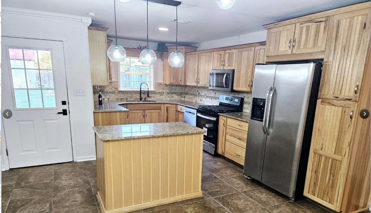 211 Francis Dr - Photo 3 of 21