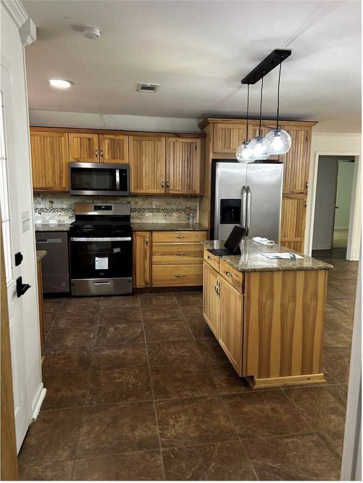 211 Francis Dr - Photo 4 of 21