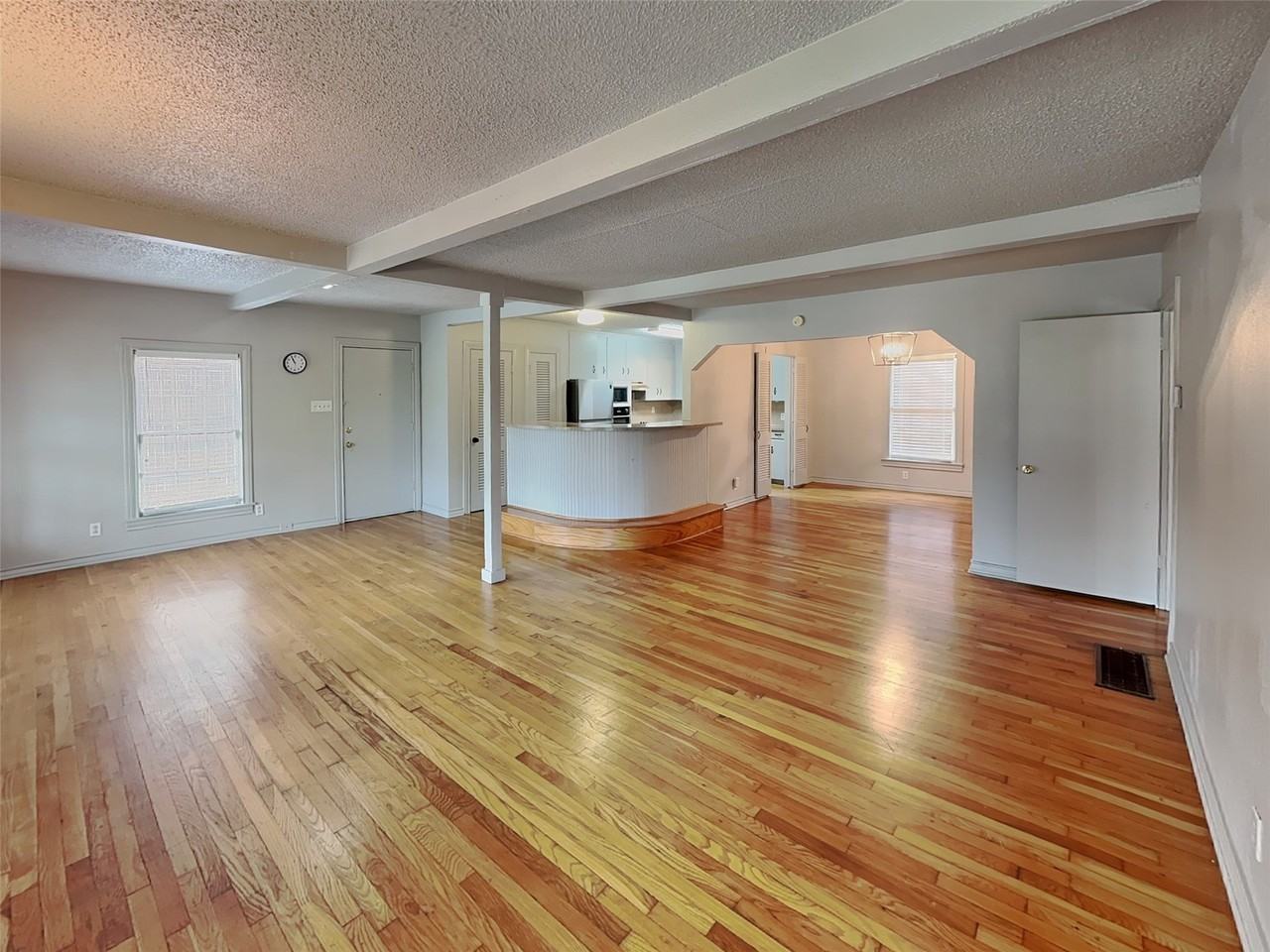 4124 Lovell Ave - Photo 4 of 12