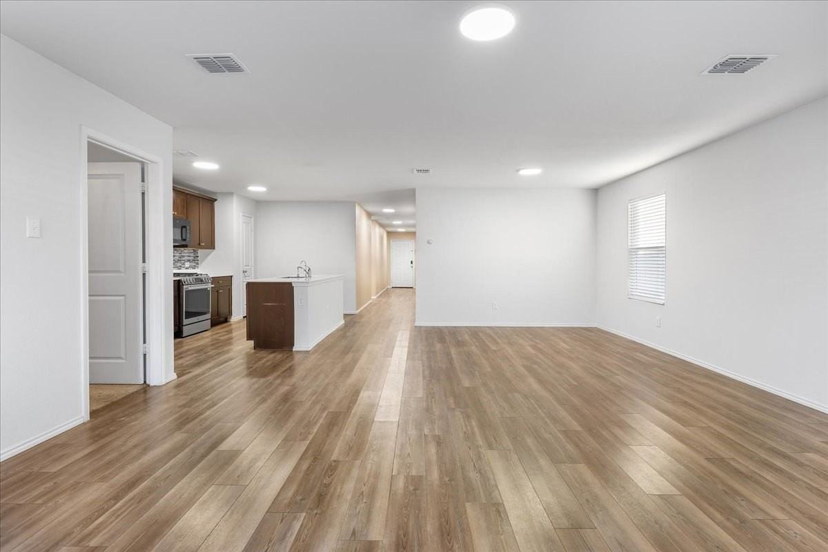 2918 Acacia Dr - Photo 4 of 15