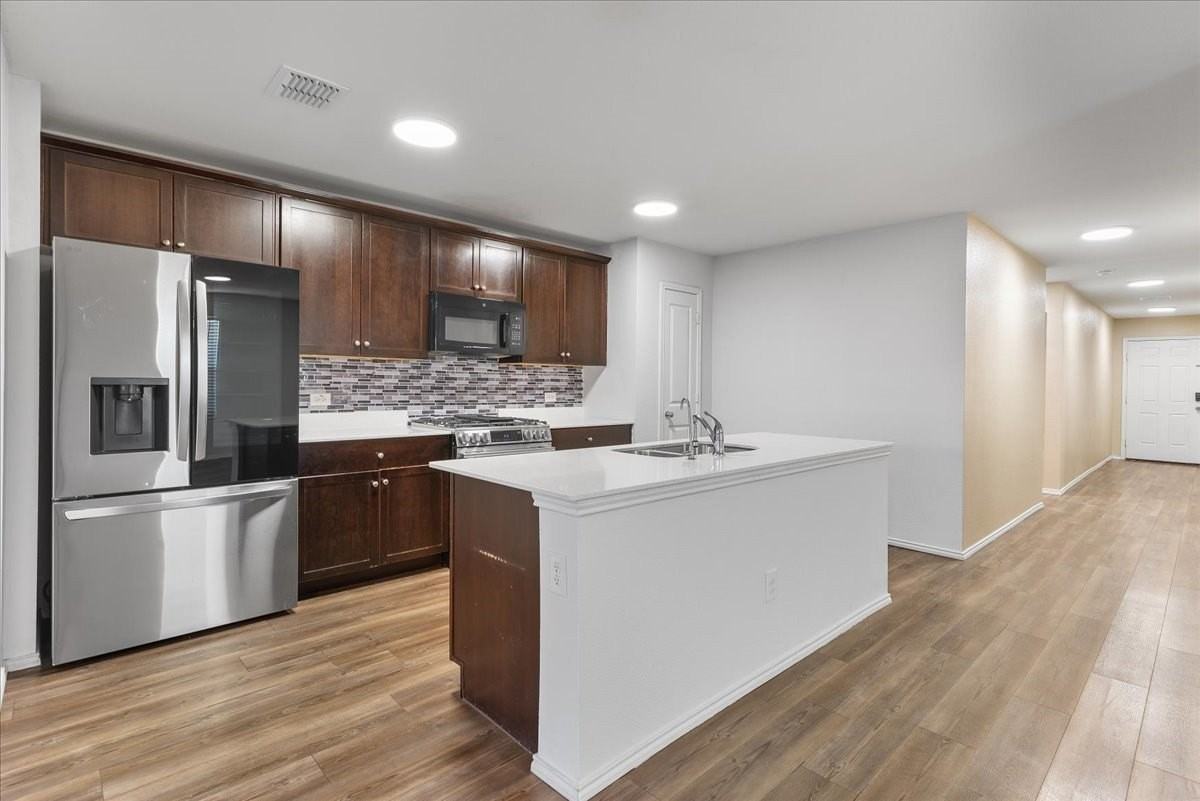 2918 Acacia Dr - Photo 5 of 15