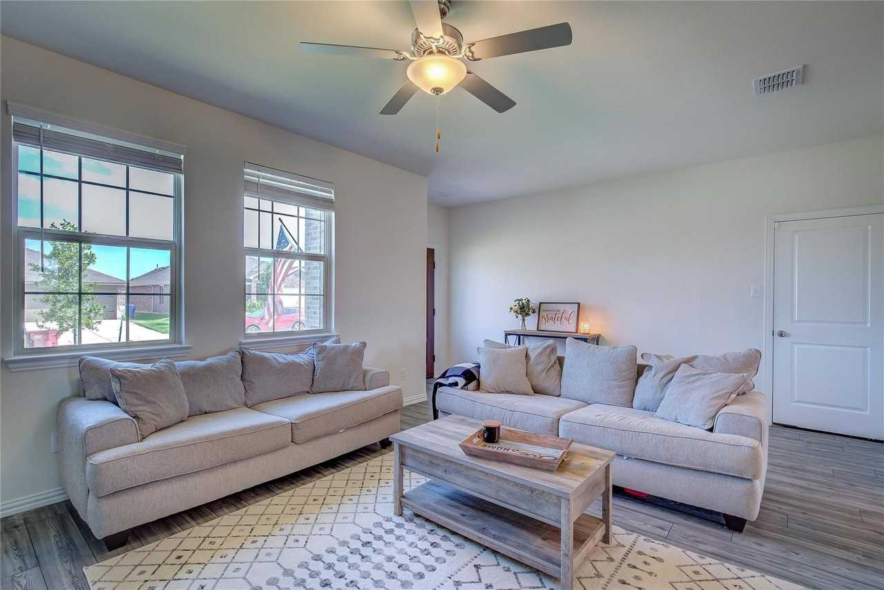 2124 Whispering Sage Blvd - Photo 6 of 32