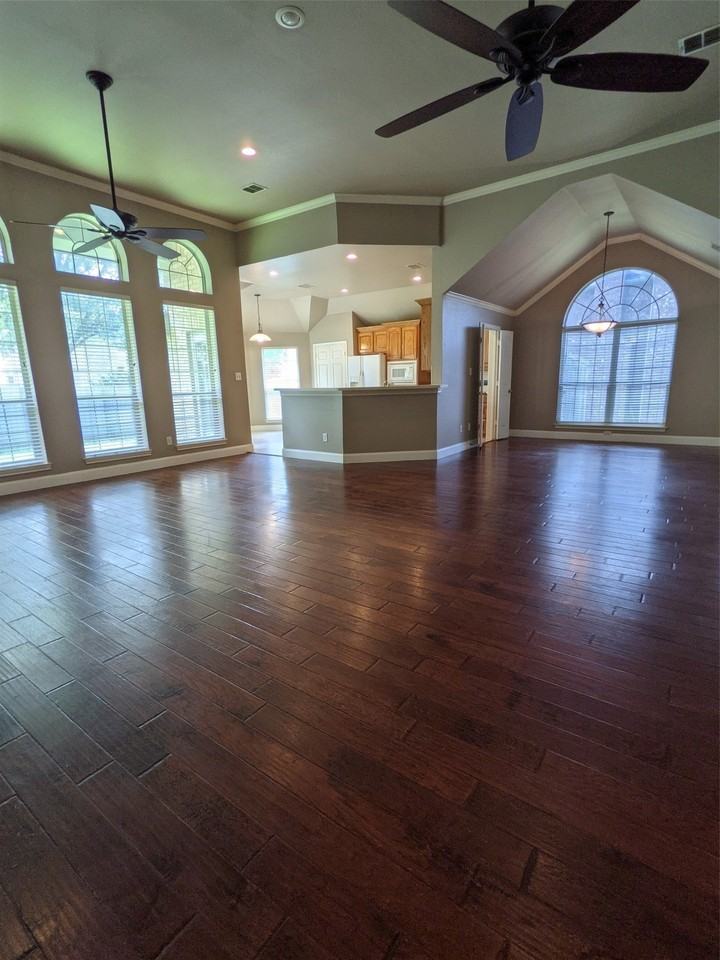 310 Chisholm Trl - Photo 3 of 12