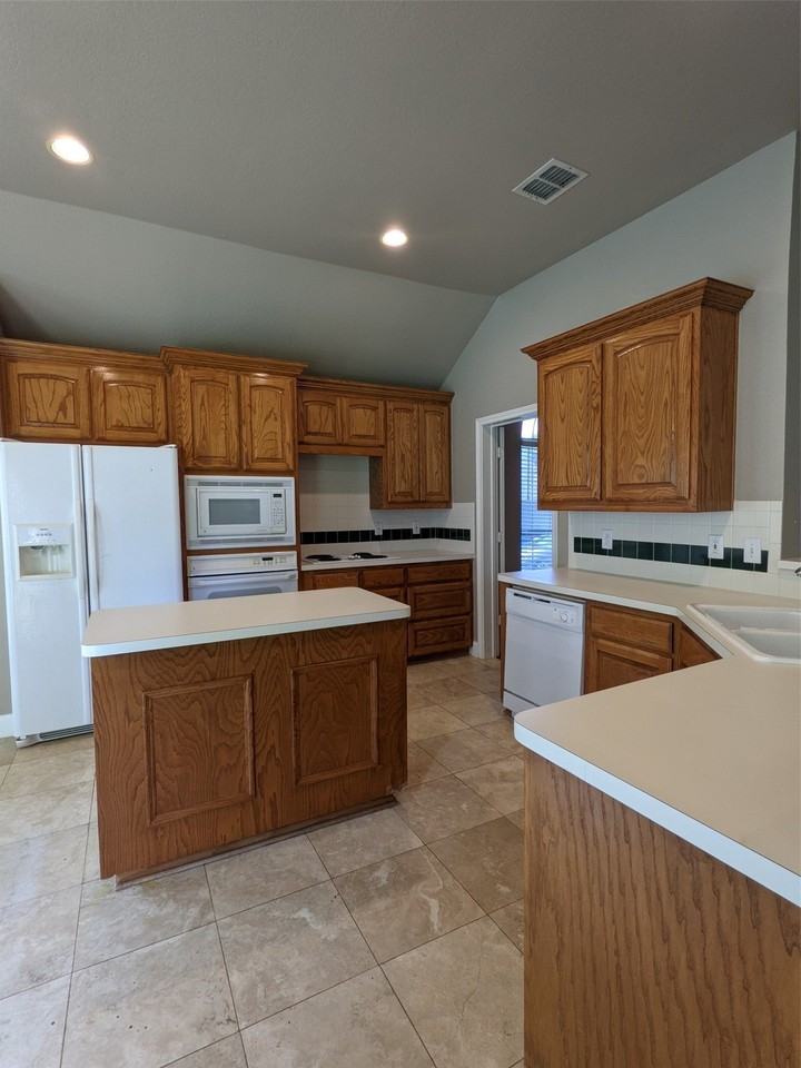310 Chisholm Trl - Photo 5 of 12