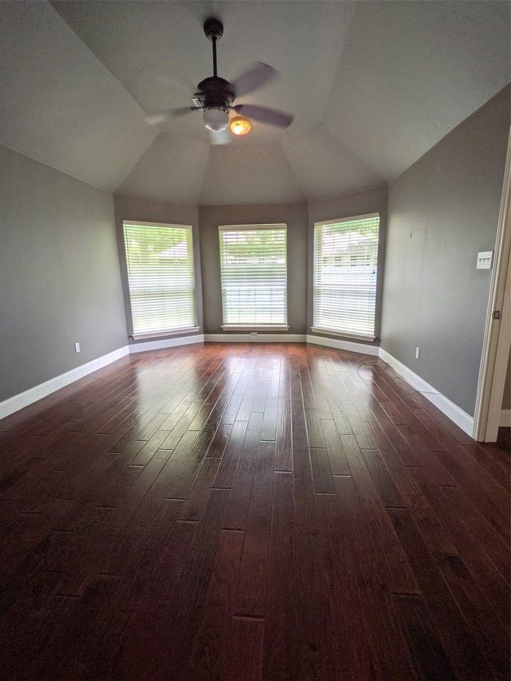 310 Chisholm Trl - Photo 7 of 12