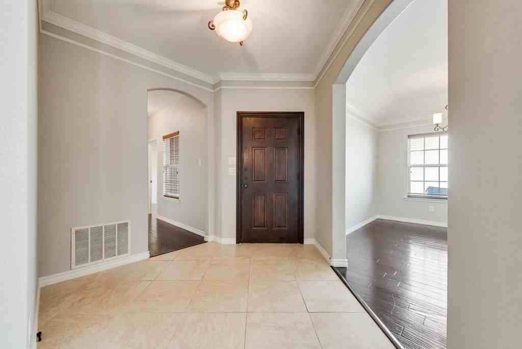 5846 Pinebrook Dr - Photo 2 of 23