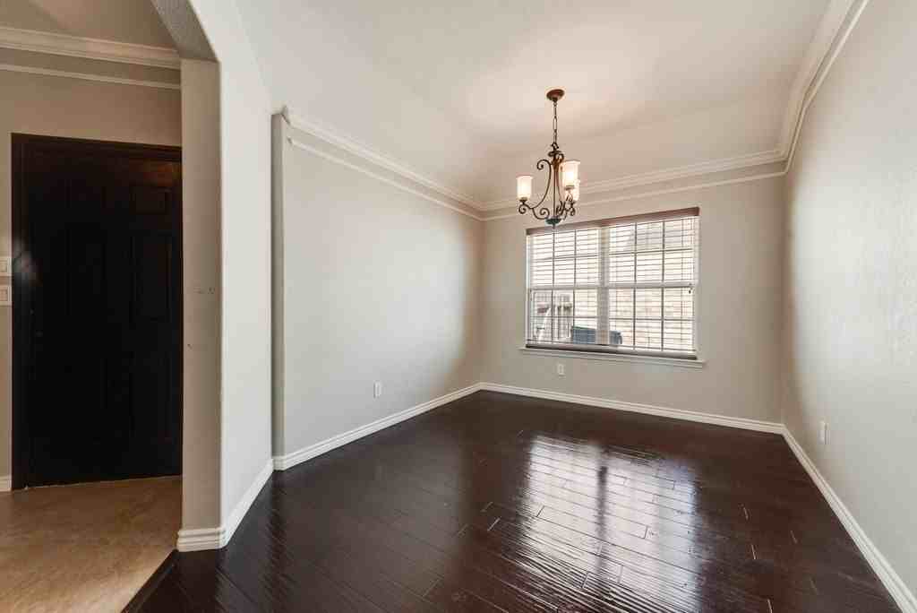 5846 Pinebrook Dr - Photo 3 of 23