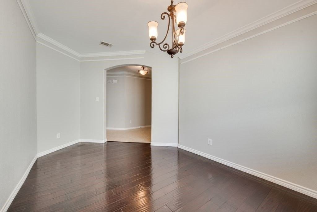 5846 Pinebrook Dr - Photo 4 of 23