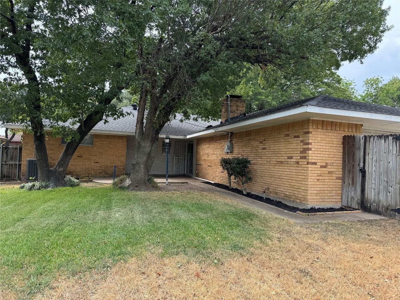 2121 Oak Valley Ln - Photo 2 of 13