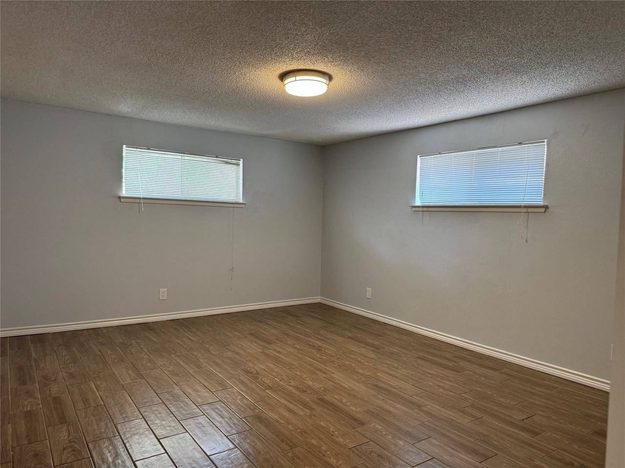 2121 Oak Valley Ln - Photo 4 of 13