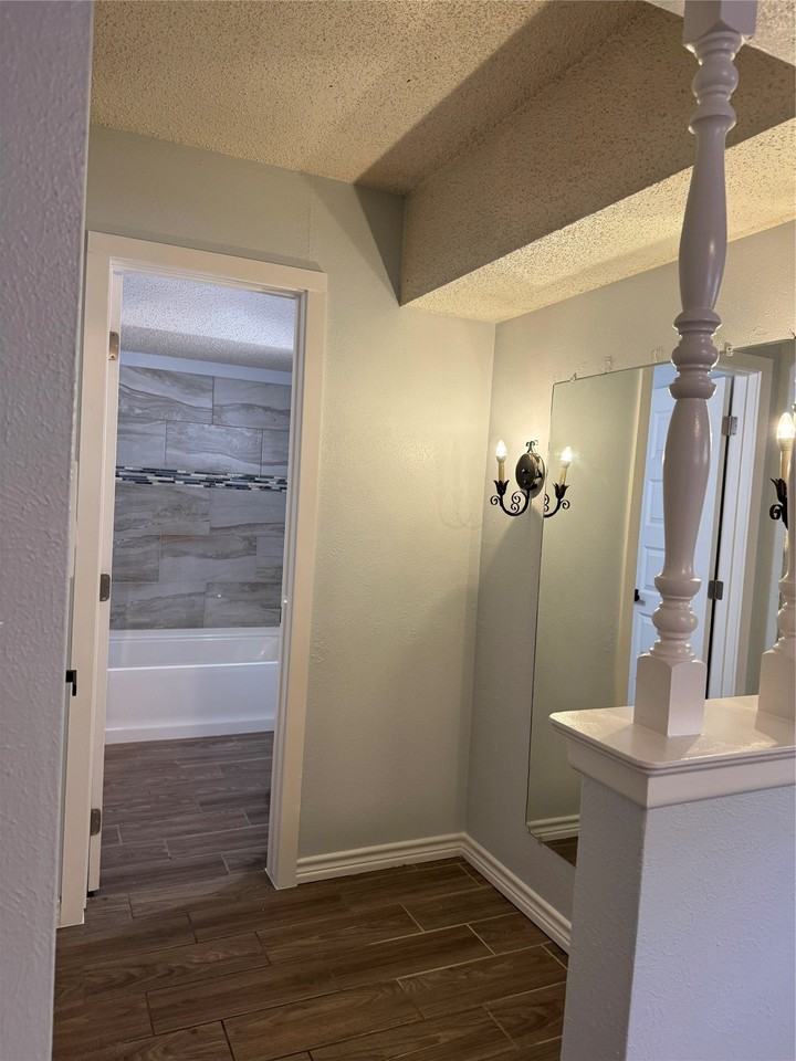 2121 Oak Valley Ln - Photo 5 of 13