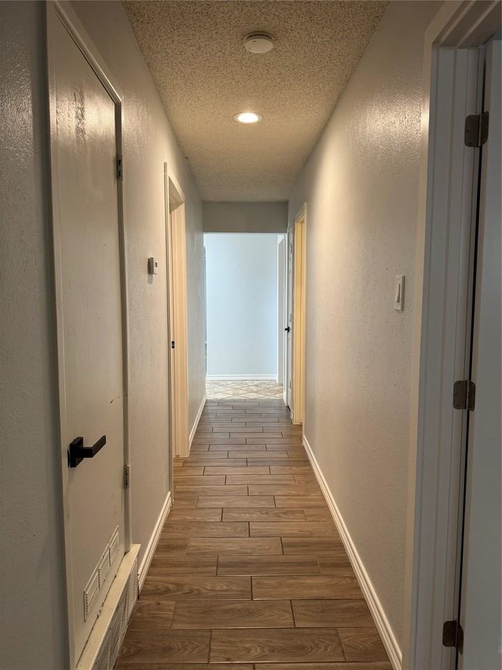 2121 Oak Valley Ln - Photo 6 of 13