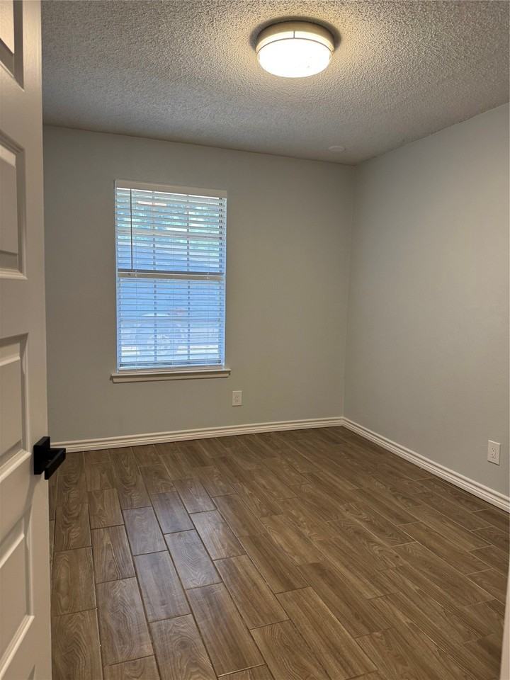 2121 Oak Valley Ln - Photo 7 of 13