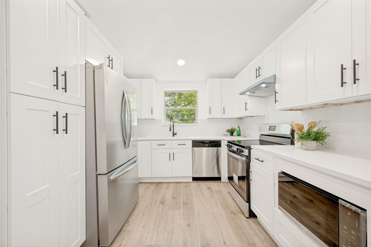 5012 Hatherly Dr - Photo 4 of 21