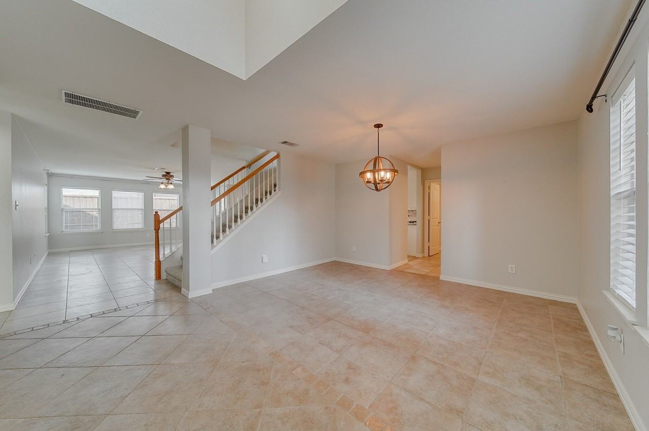 9220 Harrisburg Ln - Photo 4 of 38
