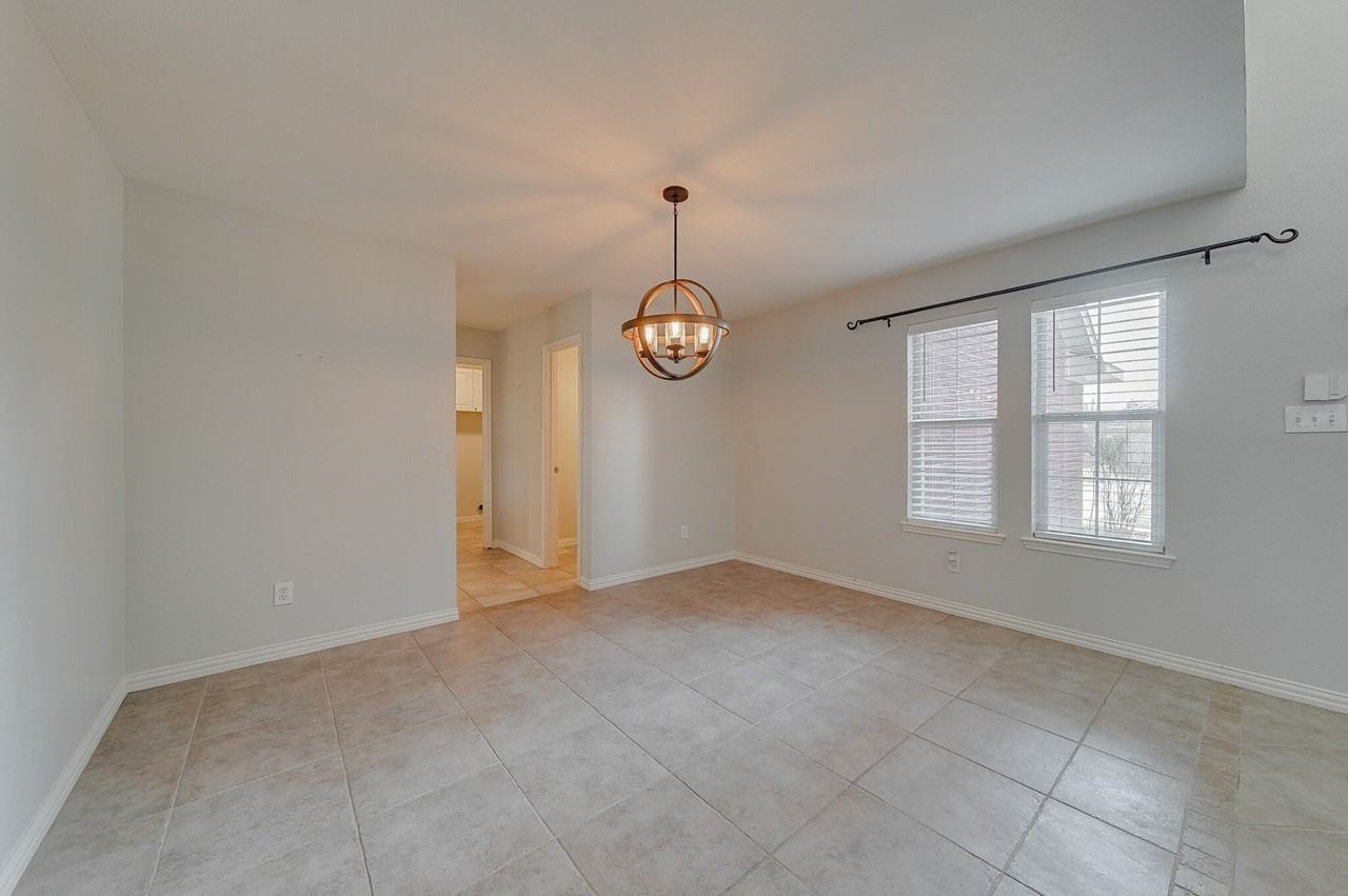 9220 Harrisburg Ln - Photo 5 of 38