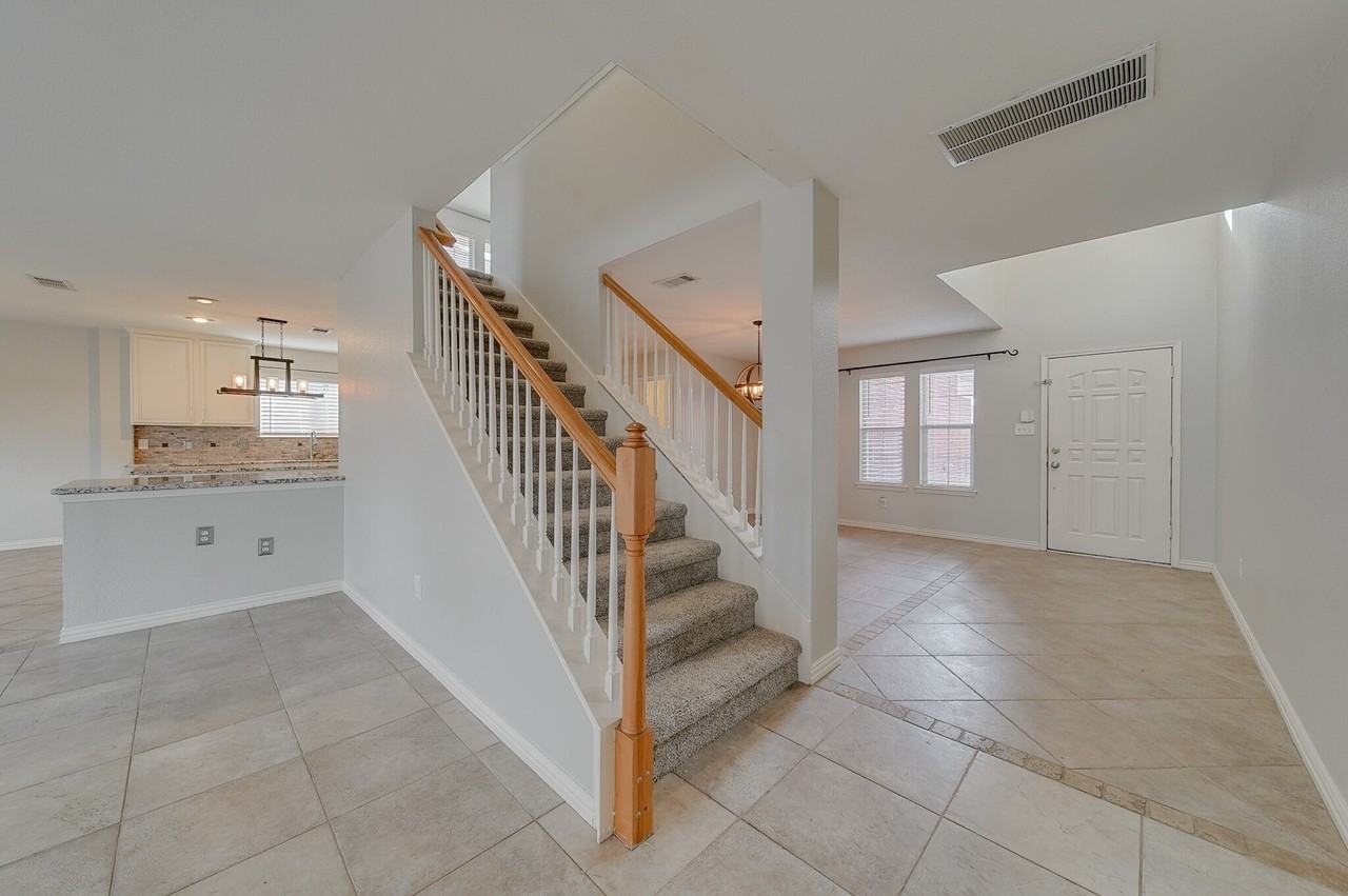 9220 Harrisburg Ln - Photo 6 of 38