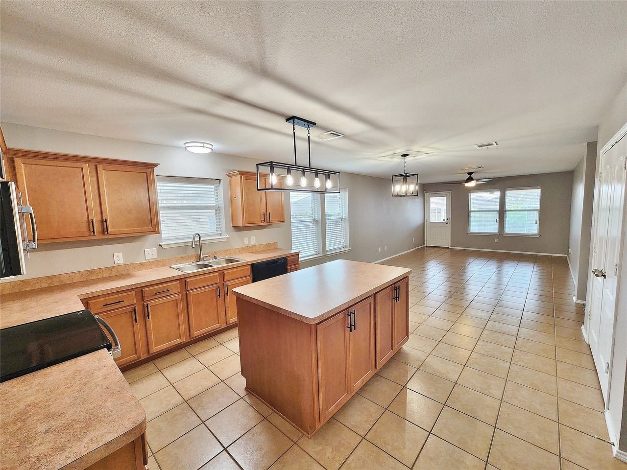 1229 Pine Forest Dr - Photo 3 of 15