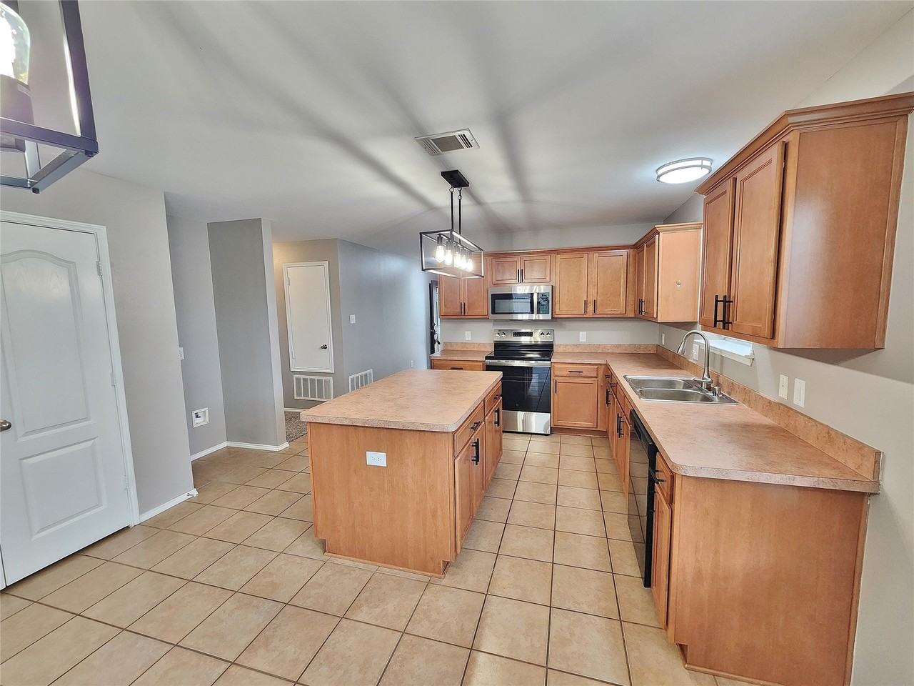 1229 Pine Forest Dr - Photo 5 of 15