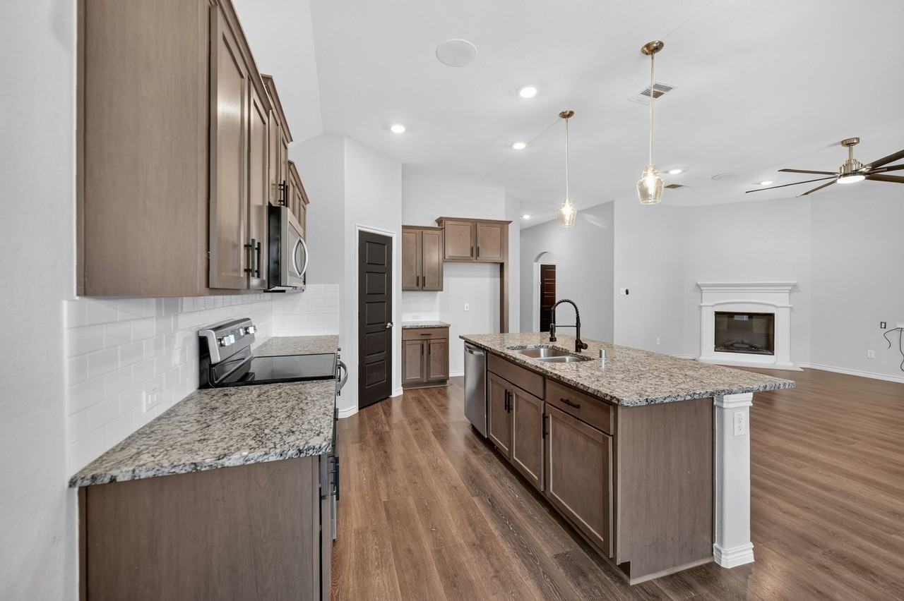 108 Lakeview Cir - Photo 7 of 20