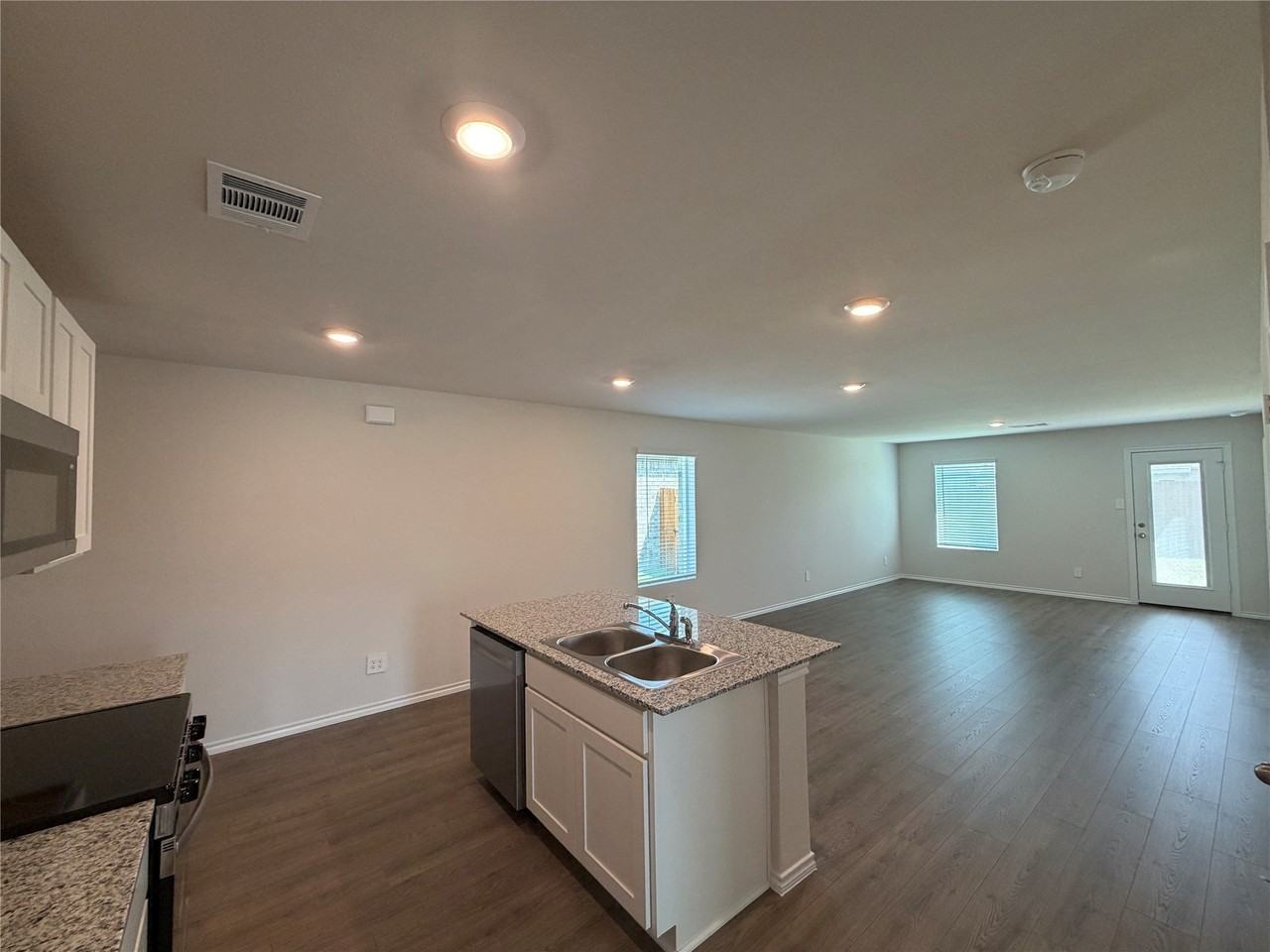 1807 Teton River Dr - Photo 4 of 16