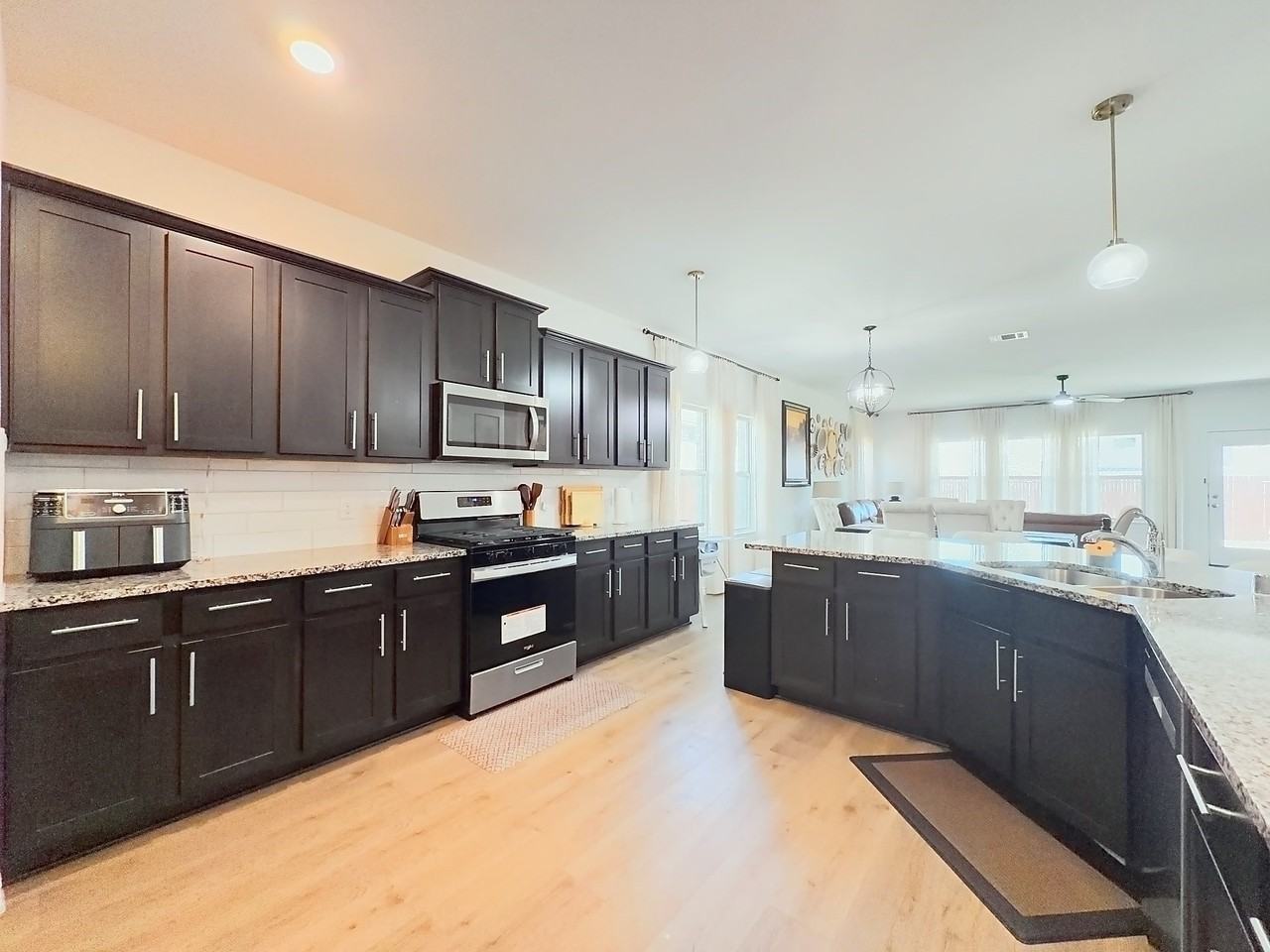 7400 Seton Pl - Photo 7 of 37