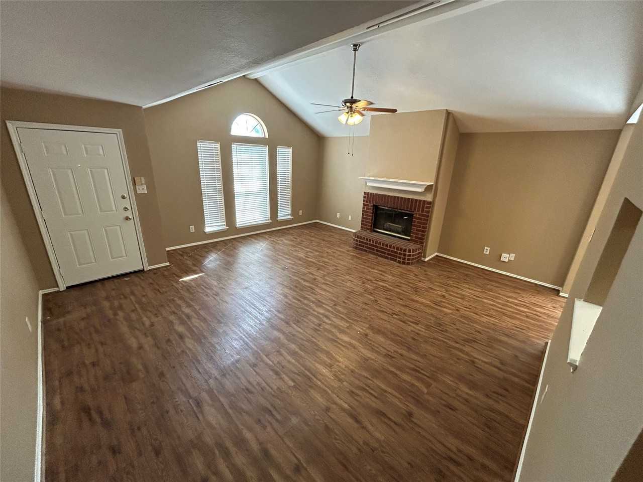 105 Sudbury Way - Photo 2 of 13