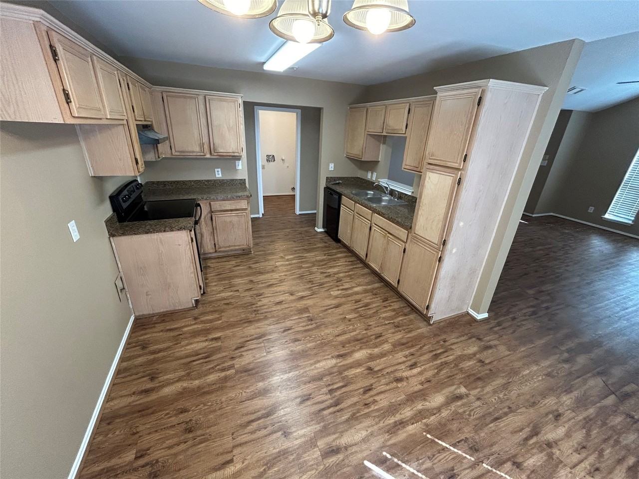 105 Sudbury Way - Photo 3 of 13