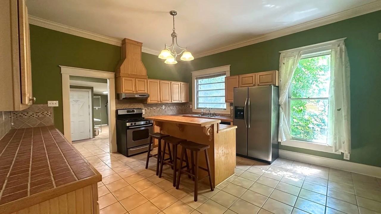 938 Boulevard St - Photo 2 of 18