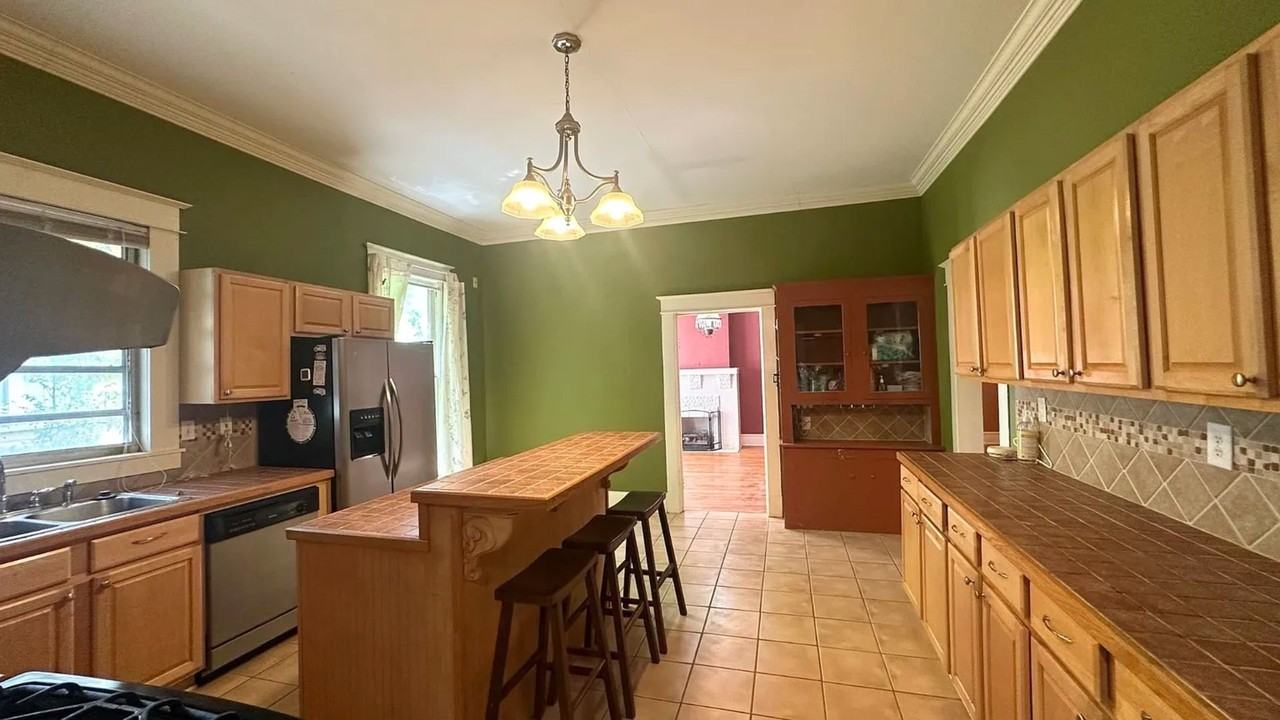 938 Boulevard St - Photo 3 of 18
